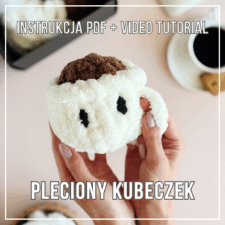 Pleciony kubeczek handmade z włóczki chenille – maskotka DIY bez szydełka