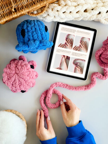 Braid it yourself guide: hand braided bee mascot (Kopia) (Kopia) (Kopia) - Image 8