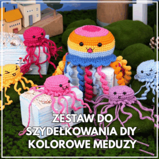 Zestaw do szydełkowania DIY Kolorowe Meduzy – zestaw sześciu szydełkowych meduz w różnych kolorach zaprezentowanych w bajkowej scenerii