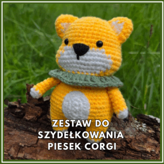 Zestaw do szydełkowania DIY Piesek Corgi – żółto-biała szydełkowa maskotka amigurumi stojąca na drewnianej kłodzie