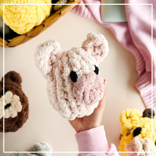 Pleciona świnka – ręcznie robiona maskotka z różowej włóczki