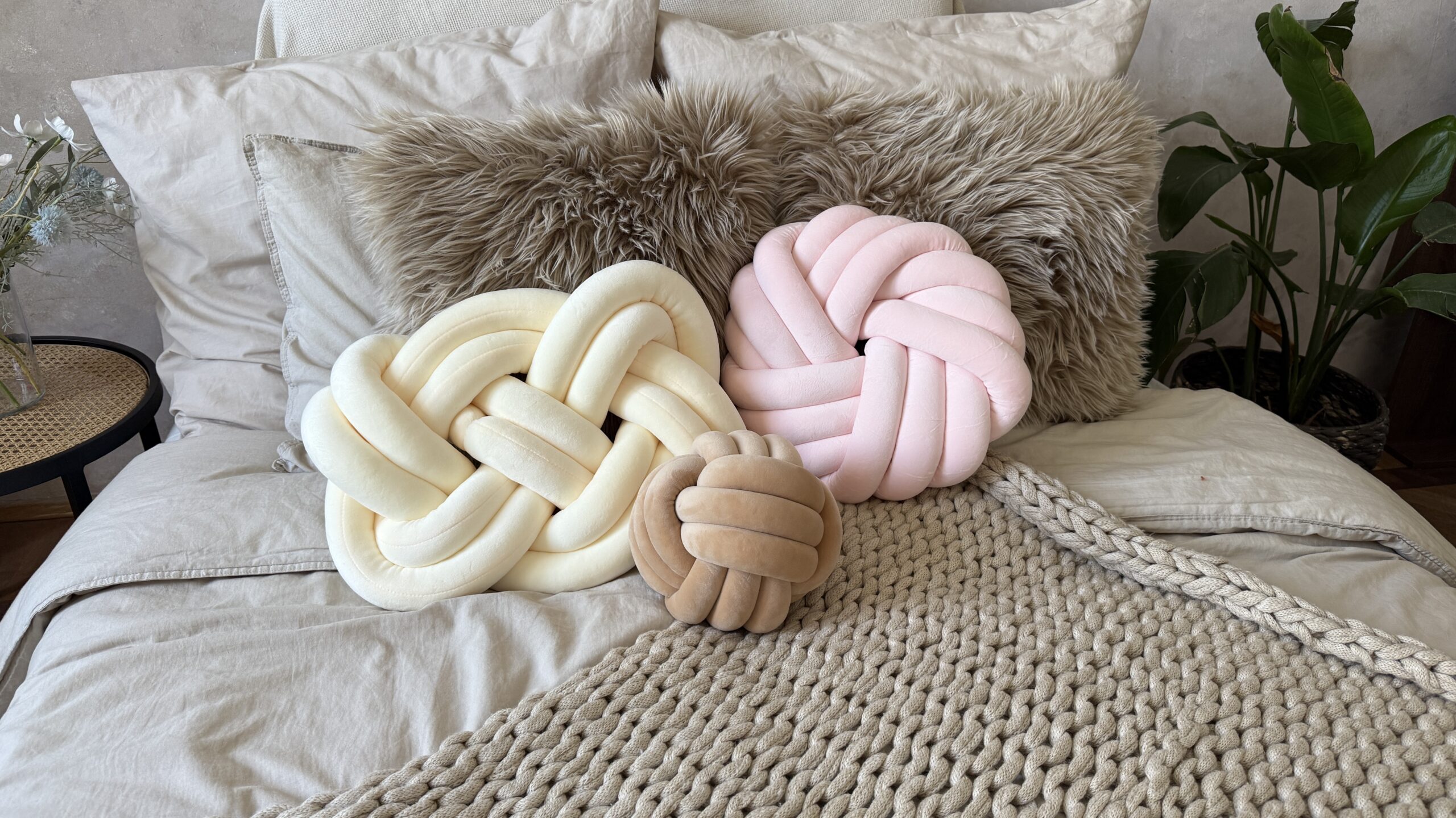 Poradniki DIY poduszka supeł – precel, kwiatek i piłka – darmowy PDF