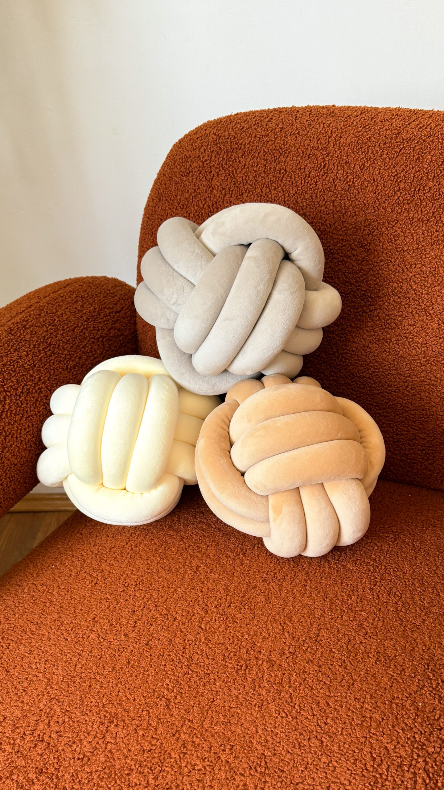 Poradniki DIY poduszka supeł – precel, kwiatek i piłka – darmowy PDF