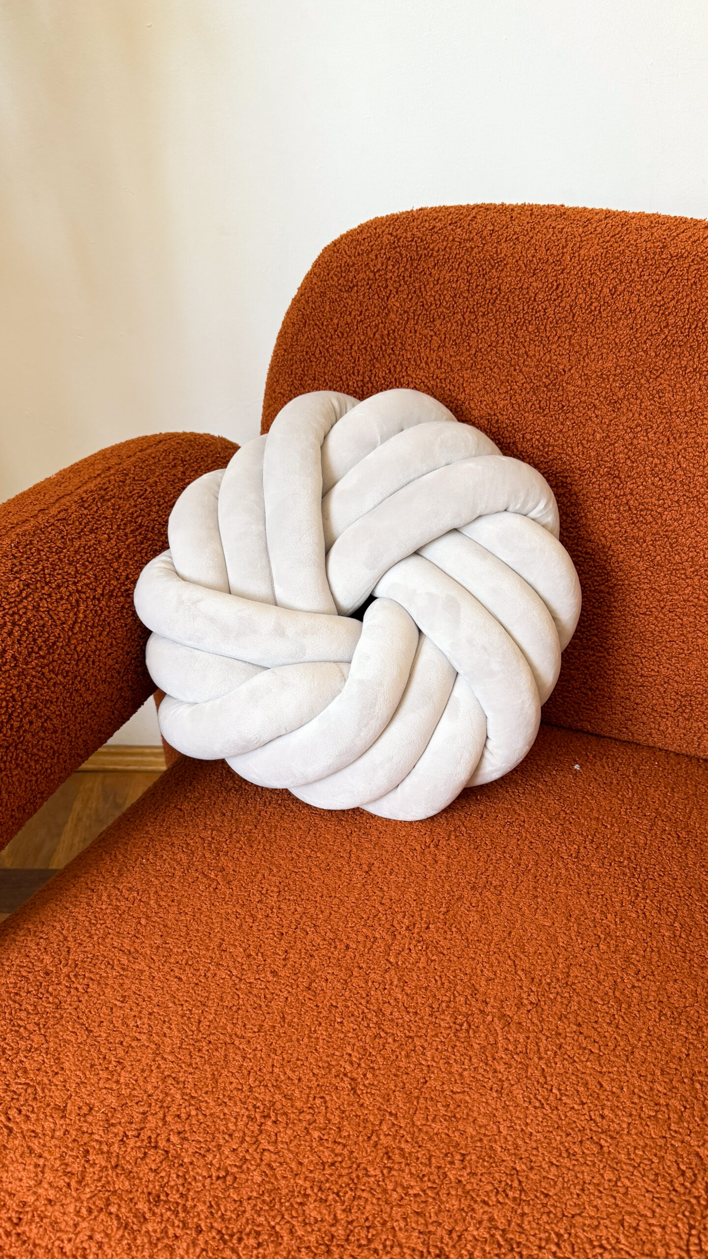 Poradniki DIY poduszka supeł – precel, kwiatek i piłka – darmowy PDF