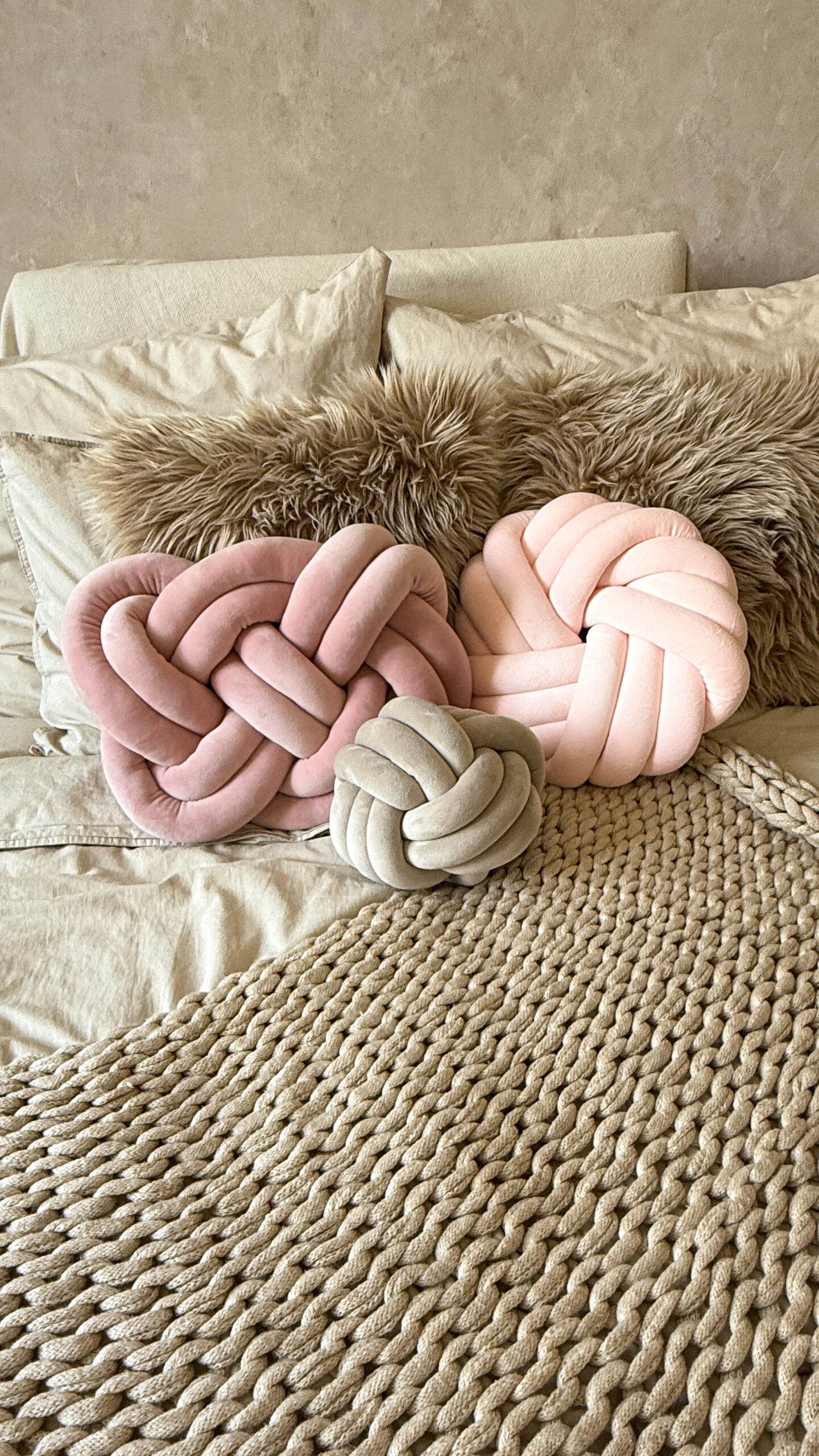 Poradniki DIY poduszka supeł – precel, kwiatek i piłka – darmowy PDF