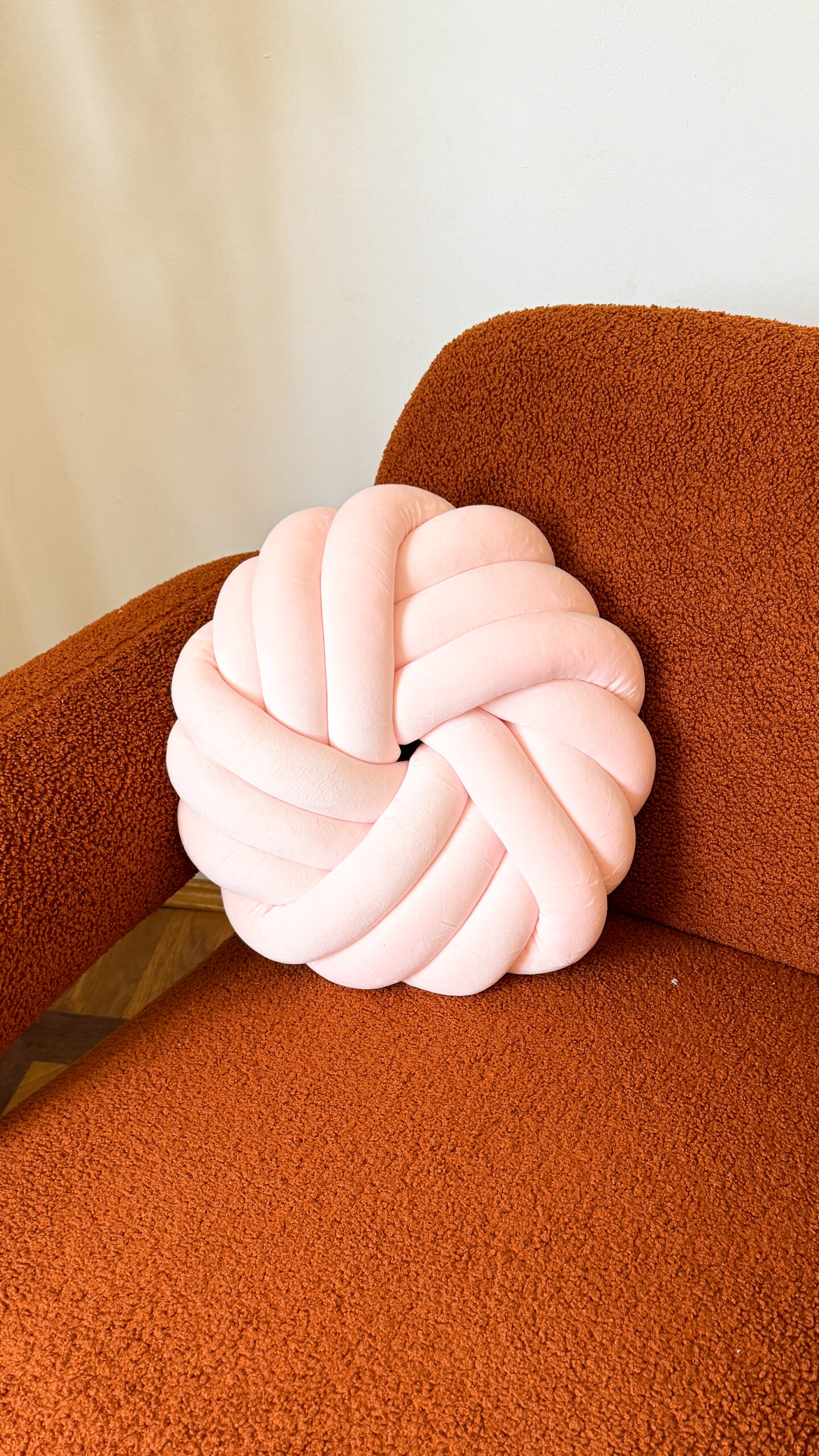 Poduszka supeł - 3 poradniki DIY - precel, kwiatek, piłka - obrazek 2