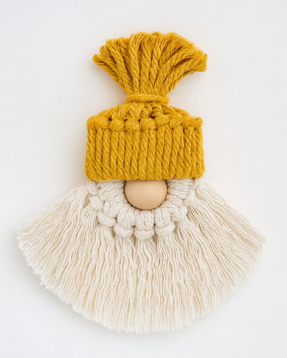 Makramowe krasnoludki w sześciu kolorach czapek – dekoracje świąteczne wykonane z zestawu do makramy