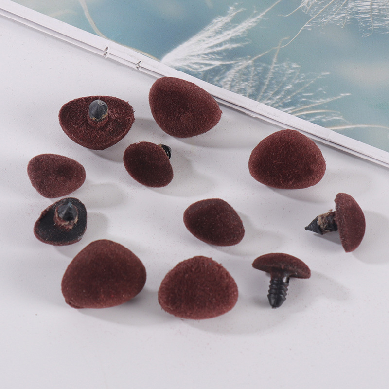 Nosek do maskotek aksamitny w kolorze brązowym 20x25 mm - 5 sztuk