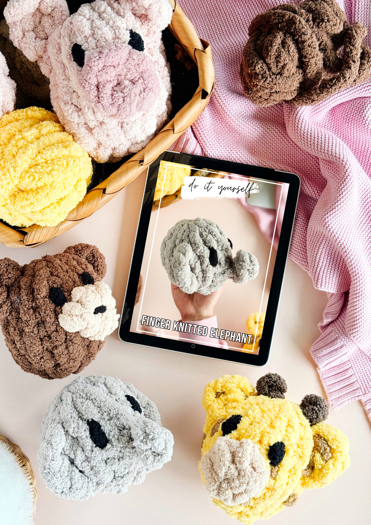 Pleciony słonik – ręcznie robiona maskotka z szarej włóczki chenille